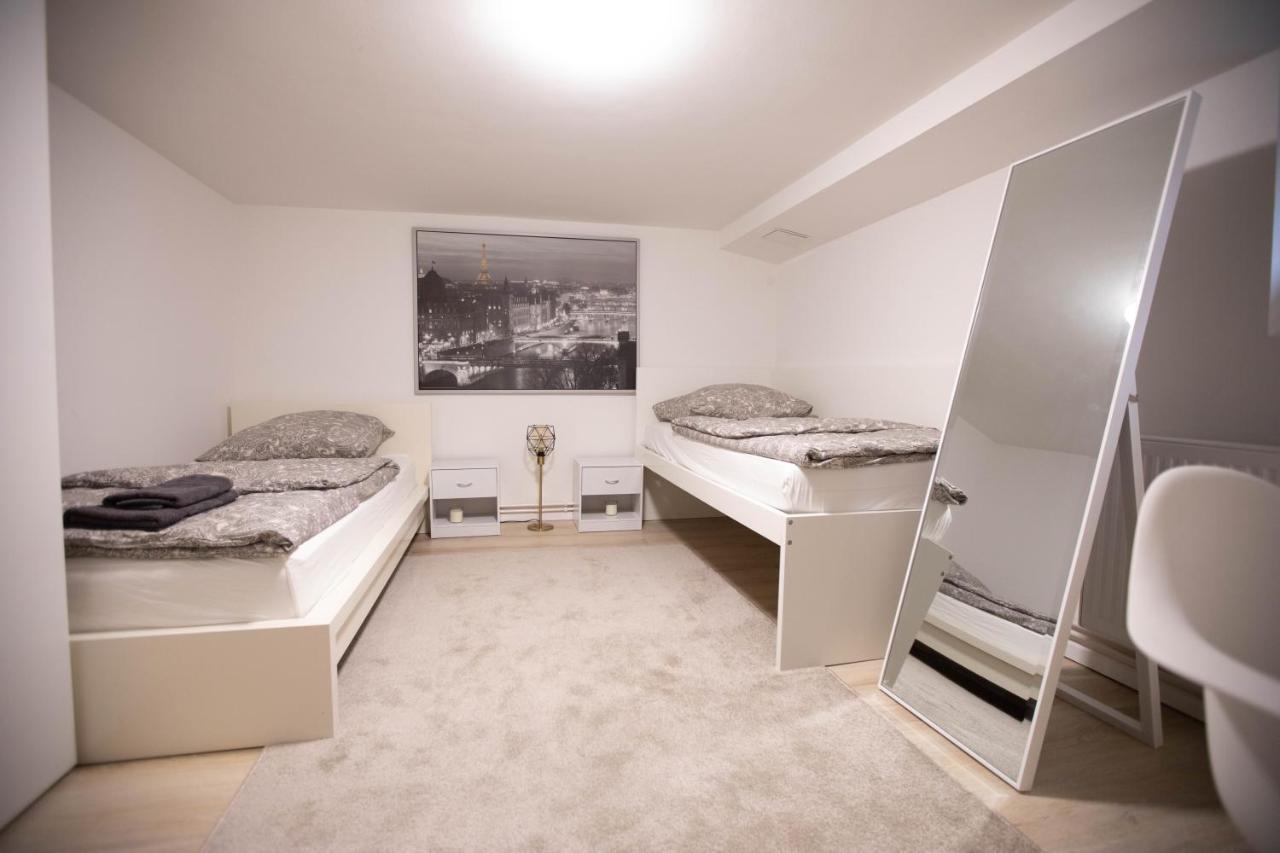 80Qm - 4 Rooms - Private Parking - Keller-Basement - Mallibase Apartments Hannover Exteriör bild